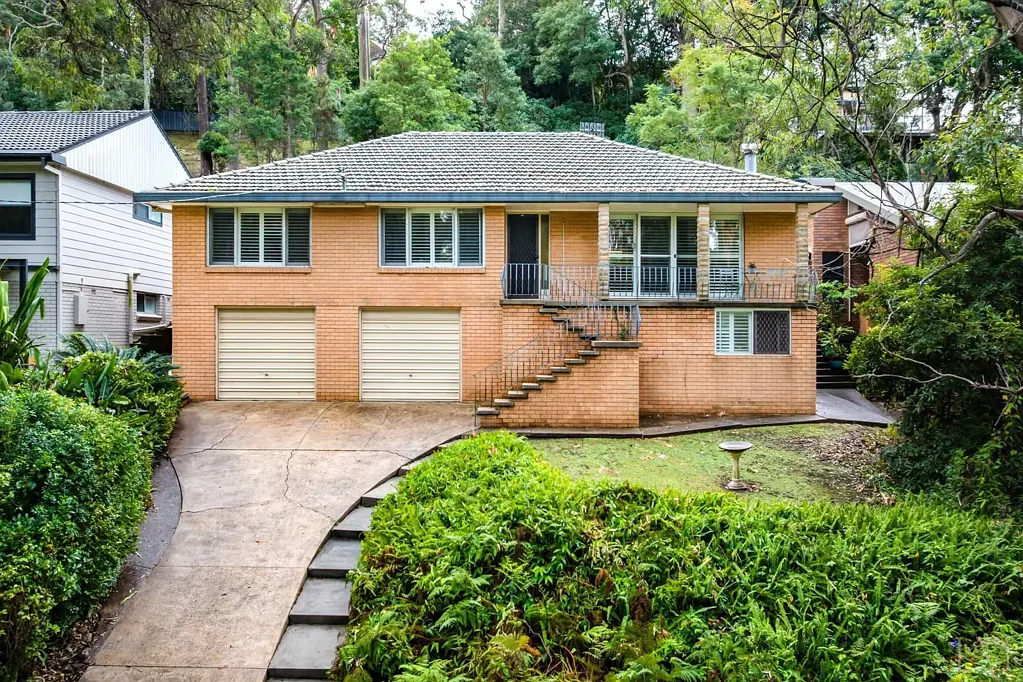 New Lambton Heights 4 Bedroom Dual-Level Cul-De-Sac Home Bordered by Blackbutt Reserve
