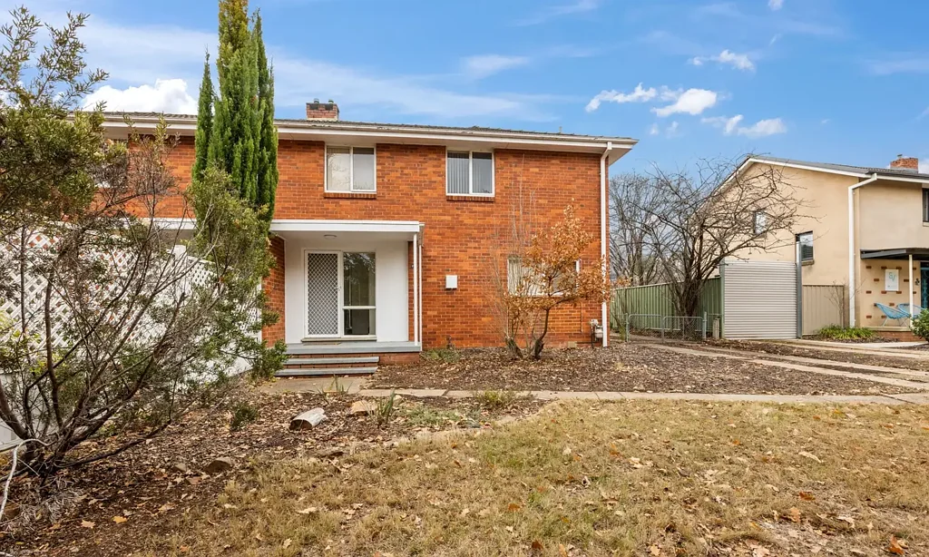 Downer 3房  Spacious, Light-Filled Duplex in a Prime Leafy Setting