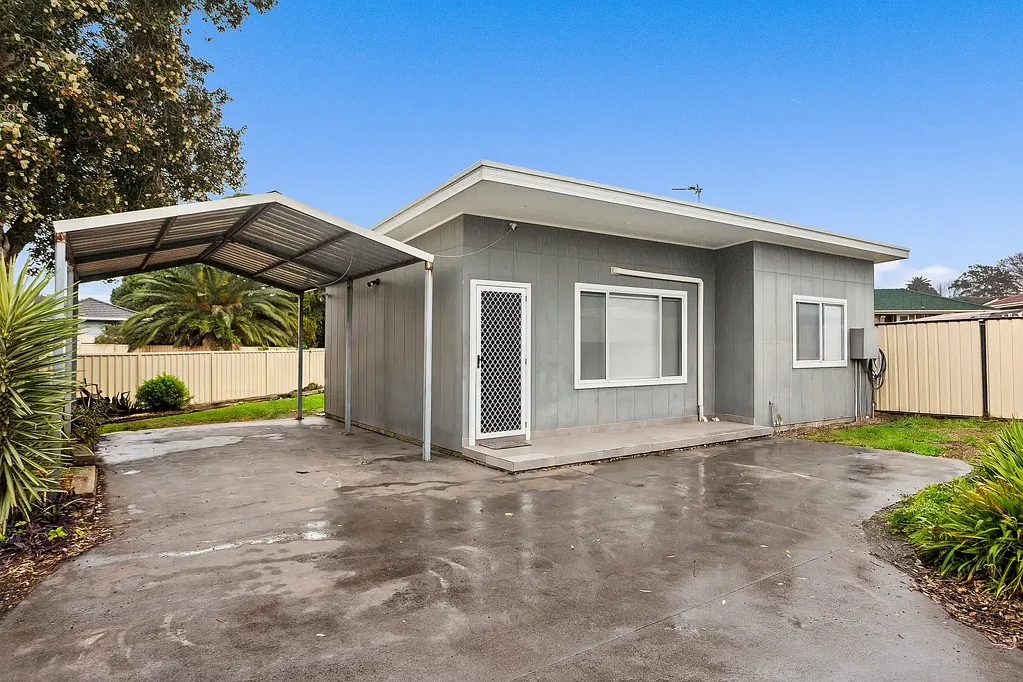 Private, Furnished Granny Flat with Secure Access