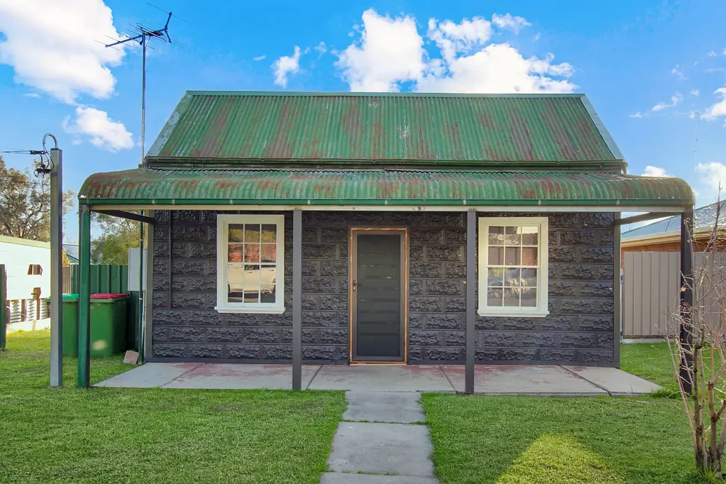 Holbrook 2部屋 Beautifully Renovated Character Cottage
