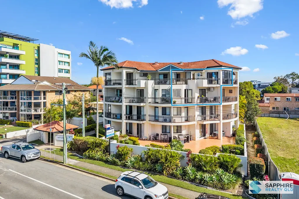 Biggera Waters 3 Bedroom Welcome to Your Dream Waterfront Apartment in Biggera Waters