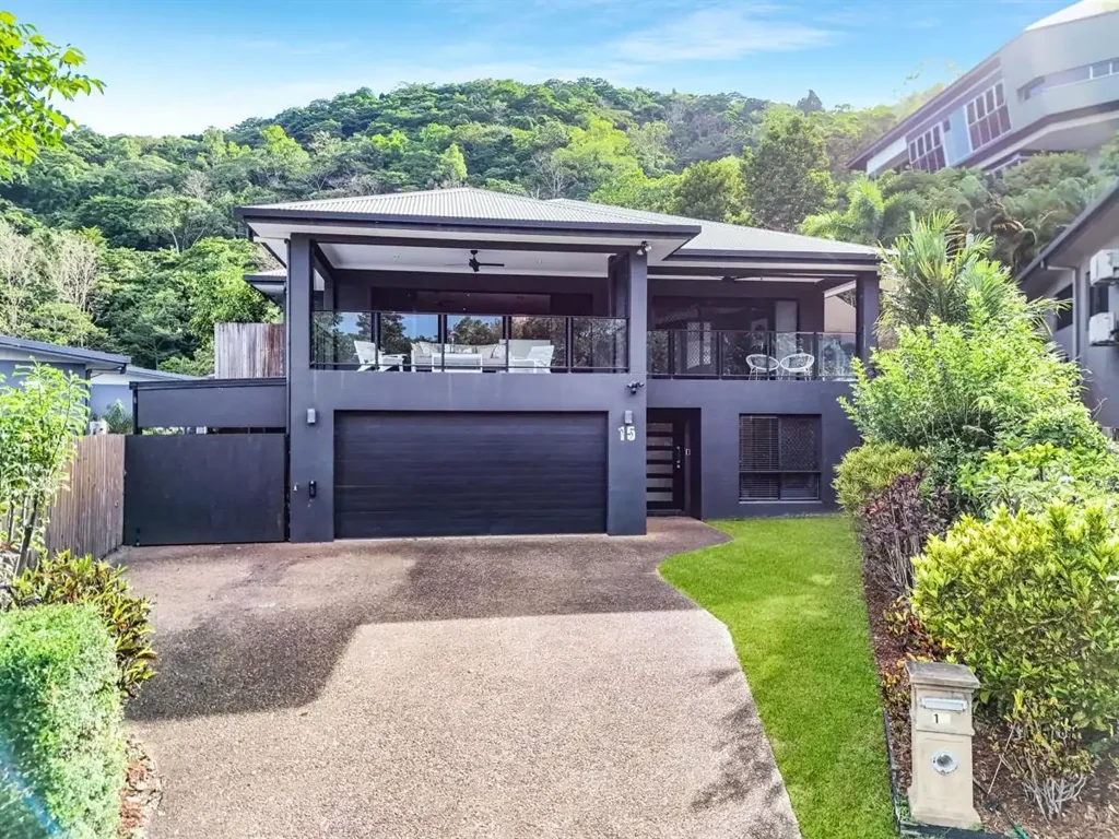 Redlynch 5房  Prestige 5 Bedroom Home with Coral Sea views