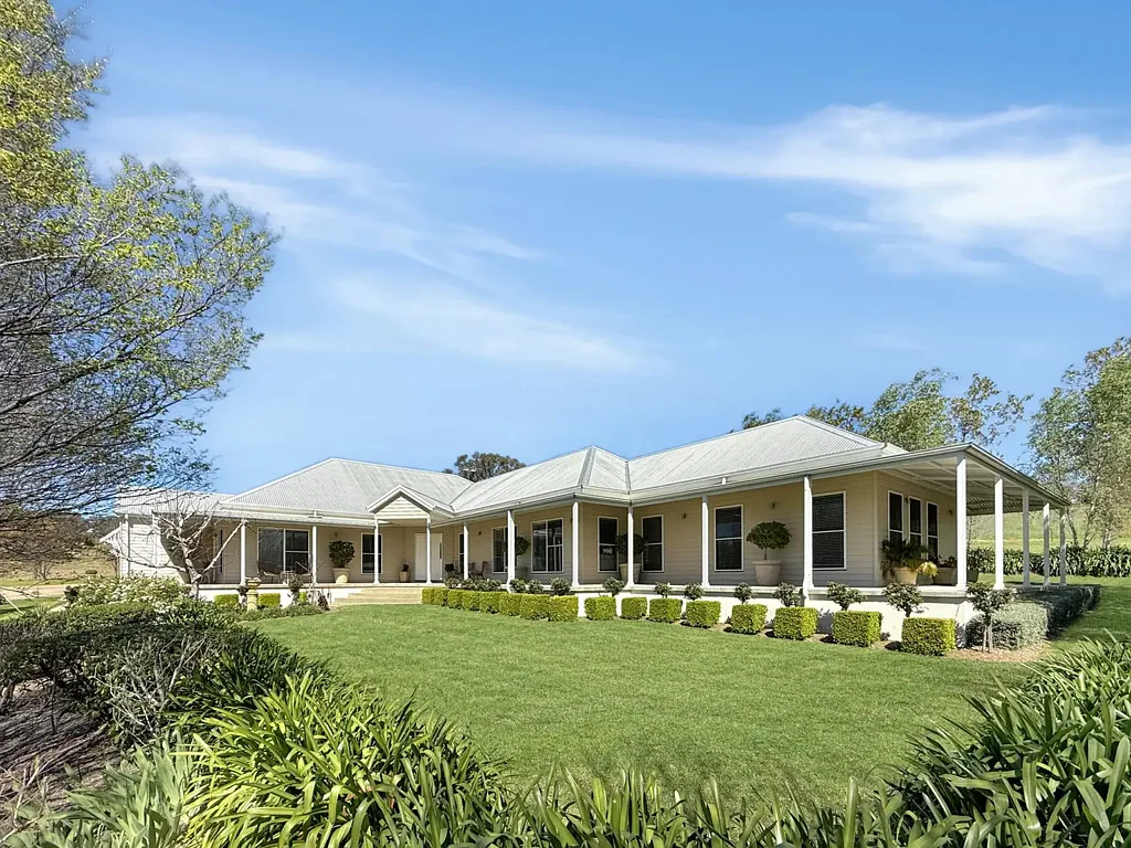 Young 4બેડરૂમ Exceptional Lifestyle Living on 5.2 Acres
