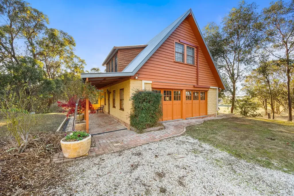 Napoleons 3房  Charming Mud Brick Country Retreat on 10 Acres – A Lifestyle Dream Near Ballarat