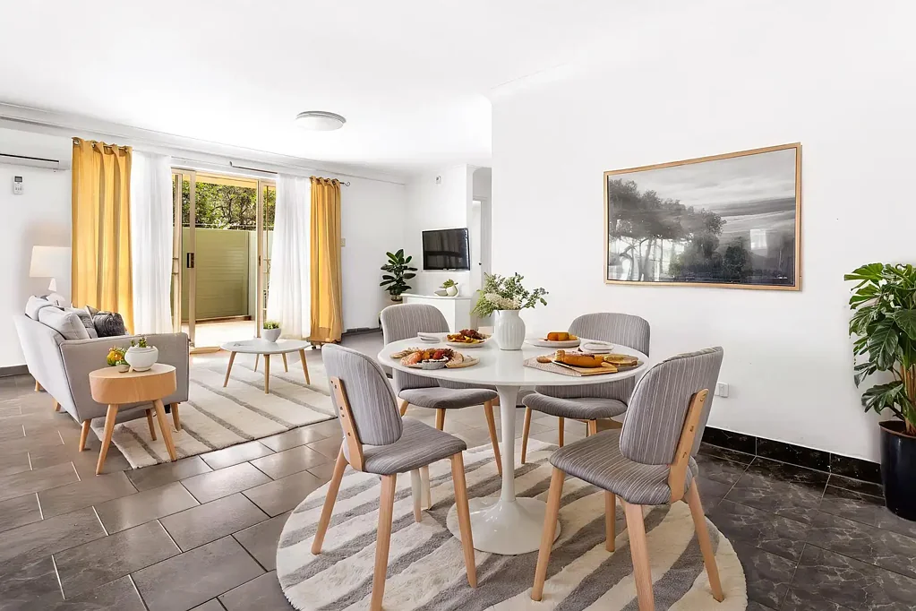 Marrickville 3ਬੈੱਡਰੂਮ A light and spacious retreat in a courtyard apartment