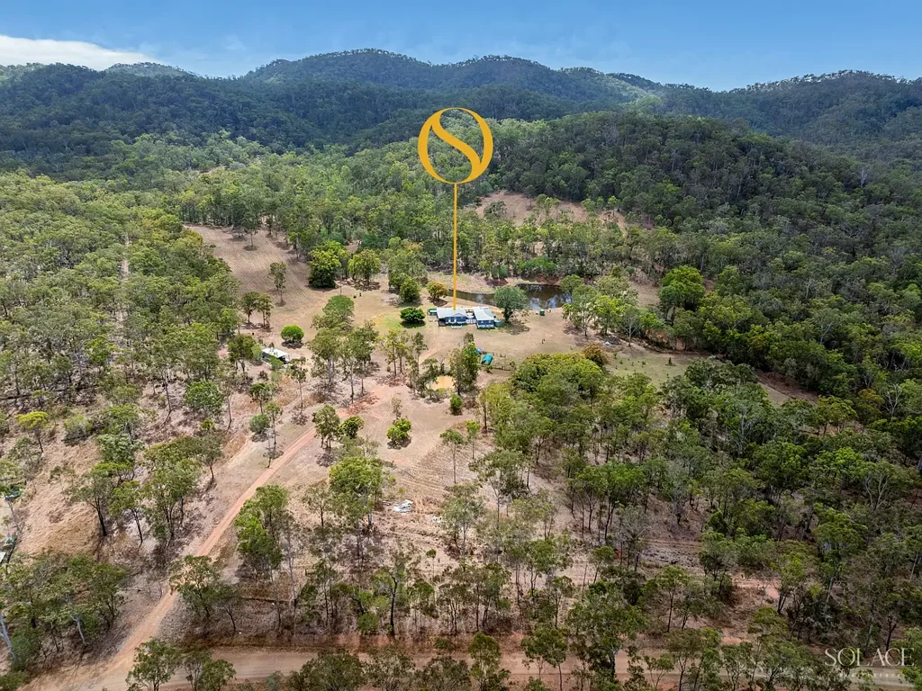 West Stowe Your 'Off-Grid living' dreams are about to become reality! Rare Dual-Home Retreat Close to Gladstone!