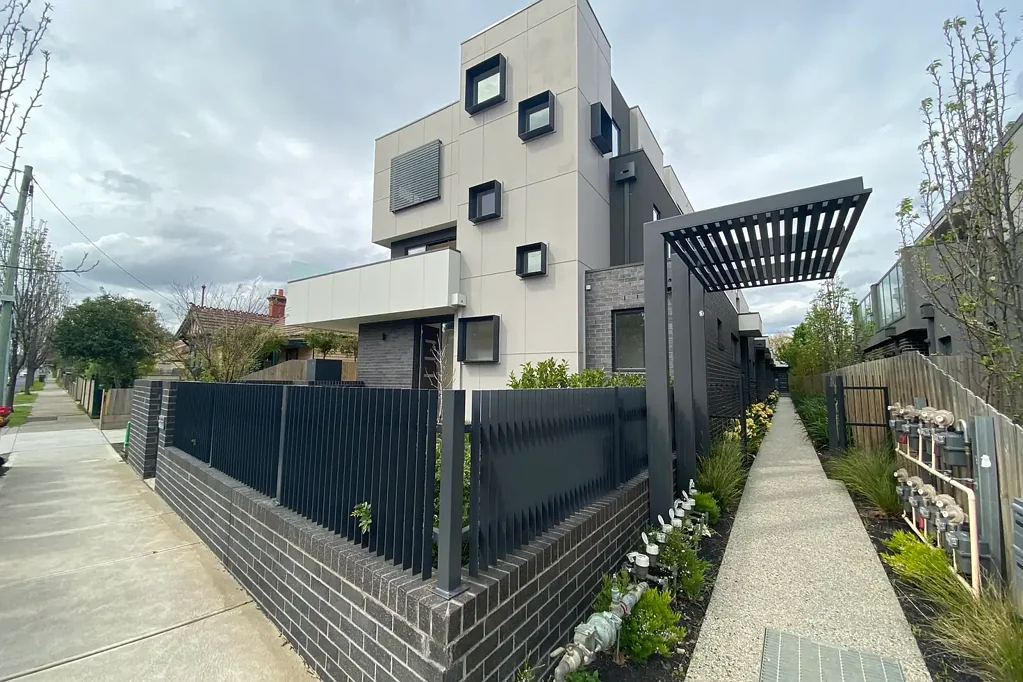 3 LEVEL TOWNHOUSE IN THE HEART OF PRESTON