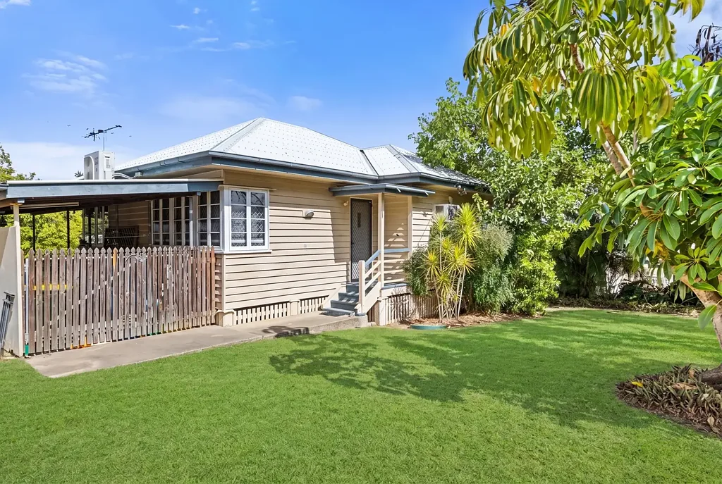 West Rockhampton 3 Bedroom Charming Cottage on a Huge 1,113m² Block – Space, Style & Investment Appeal