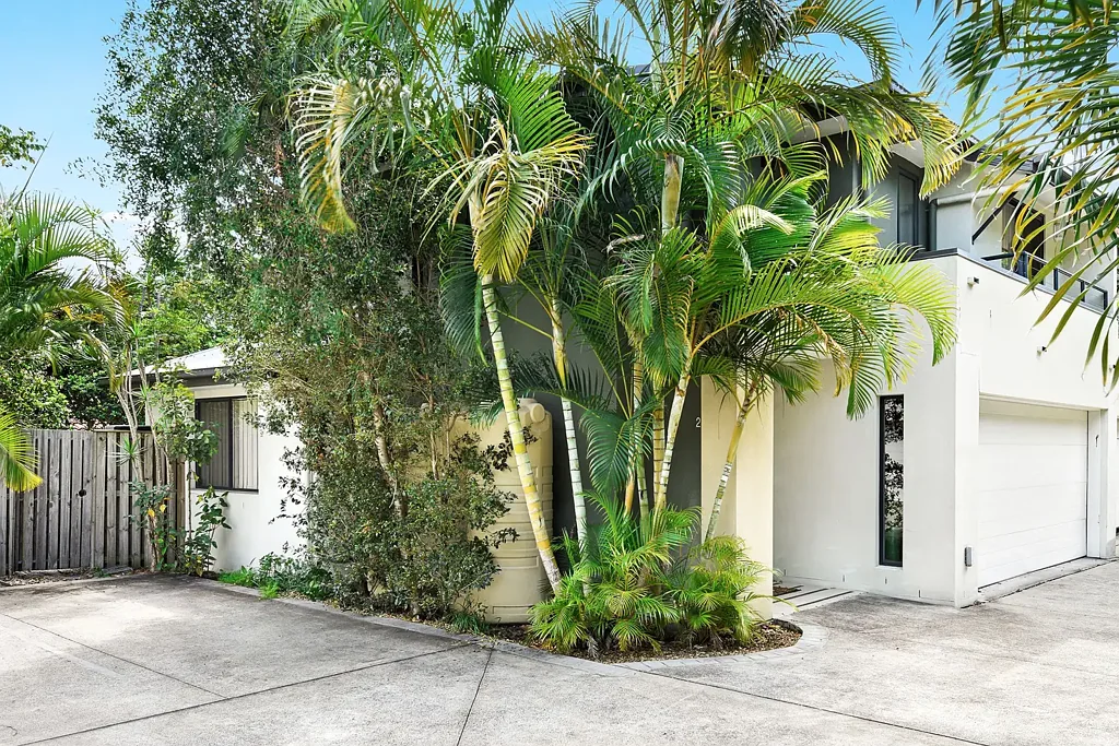 2/100 Imperial Parade, Labrador, QLD 4215