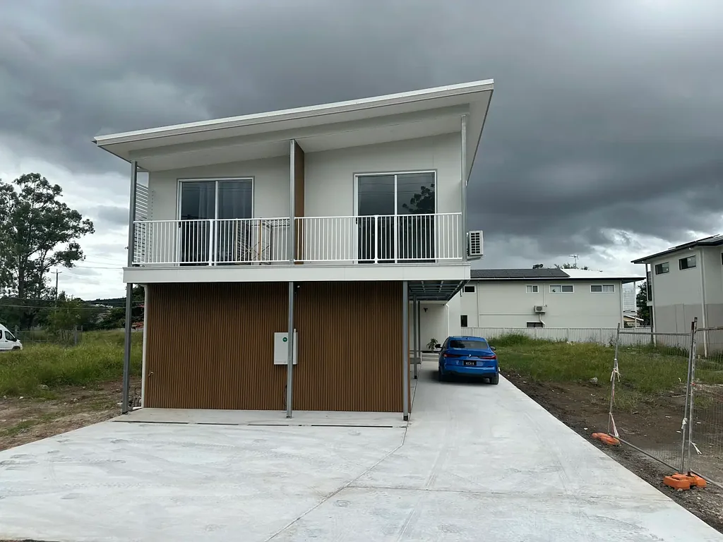 Self contained flat, weekly rent includes Power and Internet!