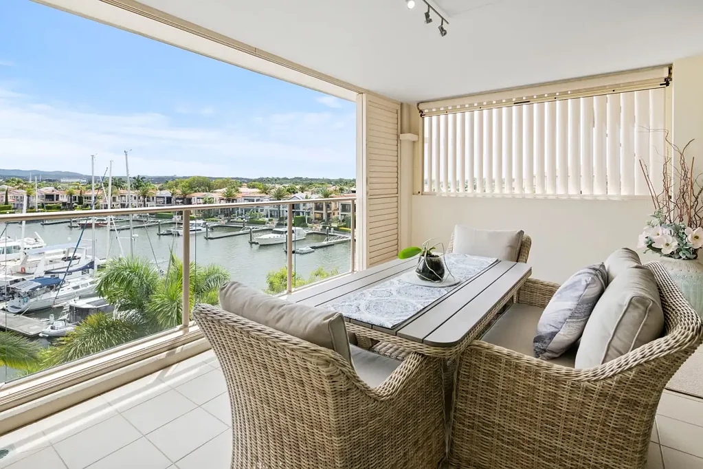 Hope Island 3 Bedroom Motivated Seller - Present All Offers