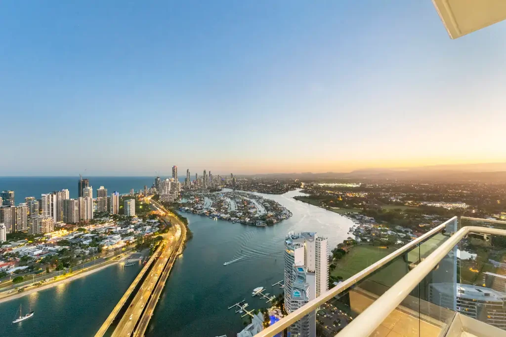 Southport 3Moenga Pristine Sky Home - Premier Position, Panoramic Views