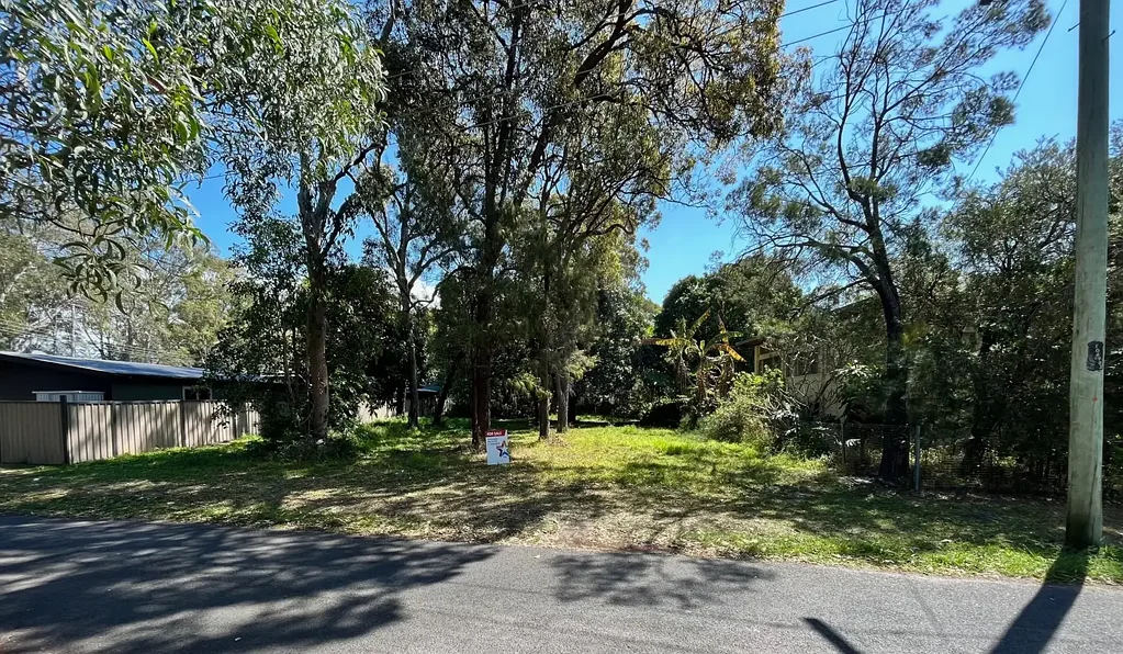 33 Cooee Crescent, Macleay Island, QLD 4184