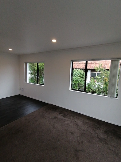 This well-presented house is ready for you.