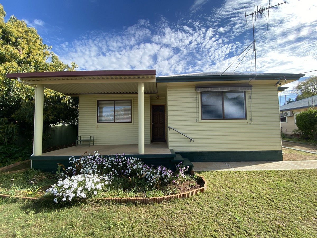 129 LITTLE BARBER ST, GUNNEDAH NSW 2380, 0 rūma, 0 rūma horoi, House