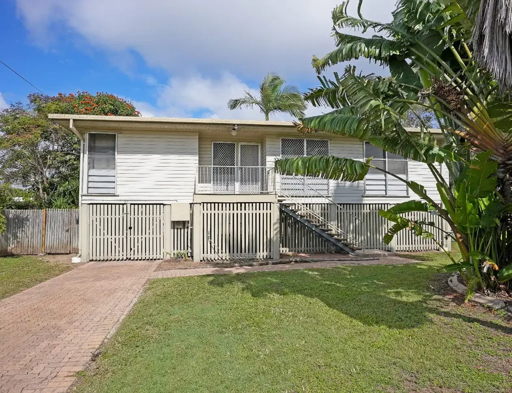 COMFORTABLE & CONVENIENT 3 BEDROOM HOME IN VINCENT!