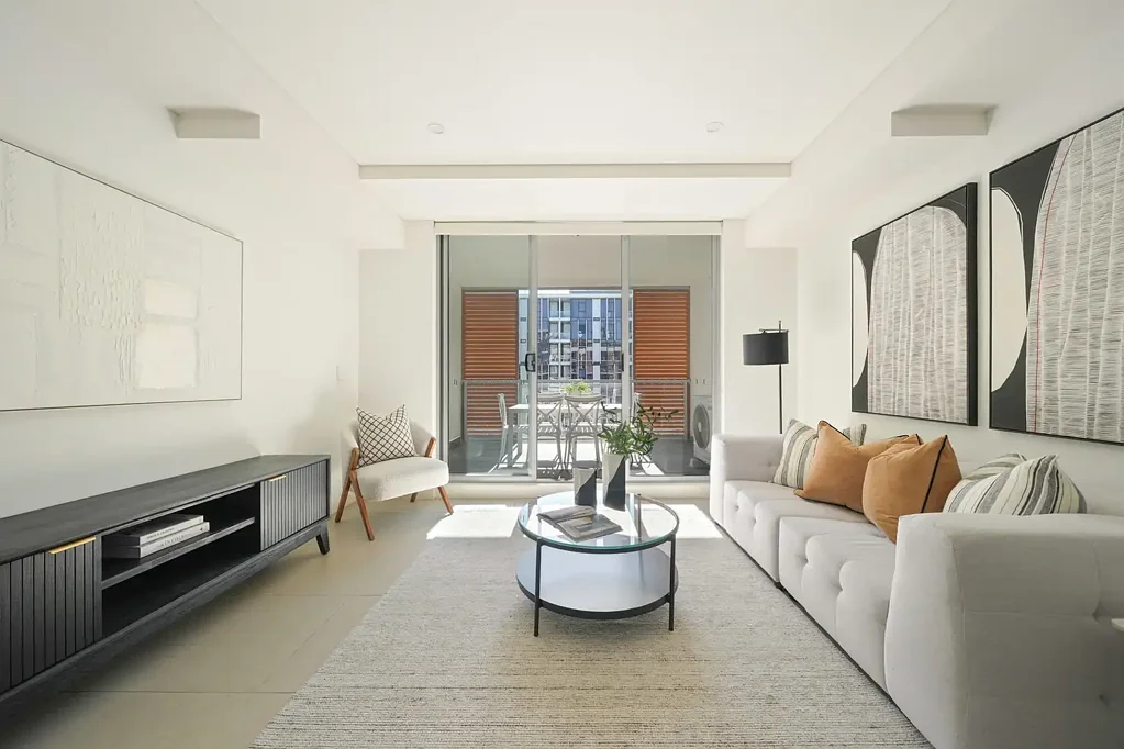 Mascot 1Moenga Elevated Split-Level Living with Bay Outlooks