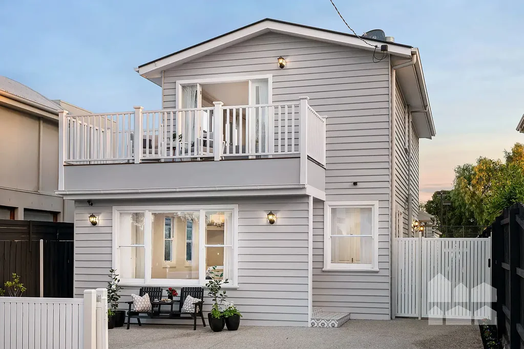 Newport 4 Bedroom Elegant family living, dream Newport location
