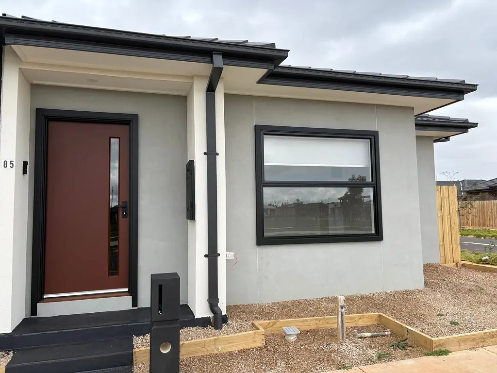 Where Luxury meets Convenience in Thornhill Park!
