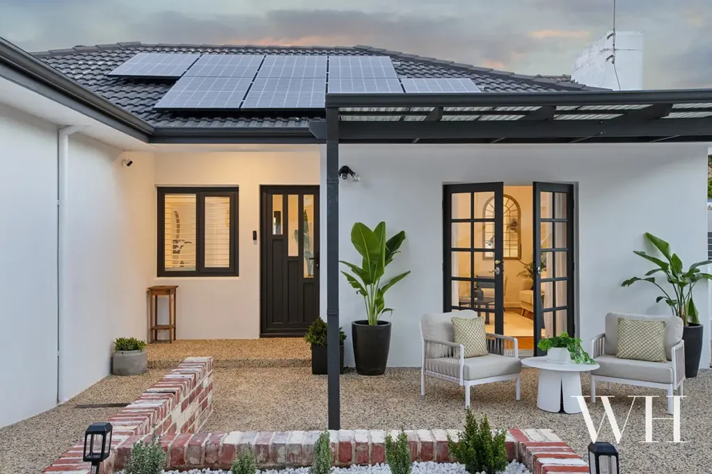 Melville 4房  Light-Filled Family Sanctuary in Melville’s Heart