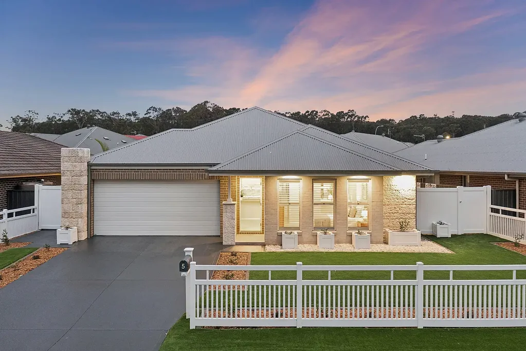 Wadalba 4ਬੈੱਡਰੂਮ Exceptionally built family home with in-ground pool