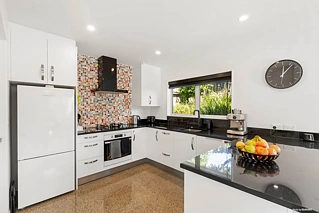 83 Fernhill Way, Oteha, North Shore City