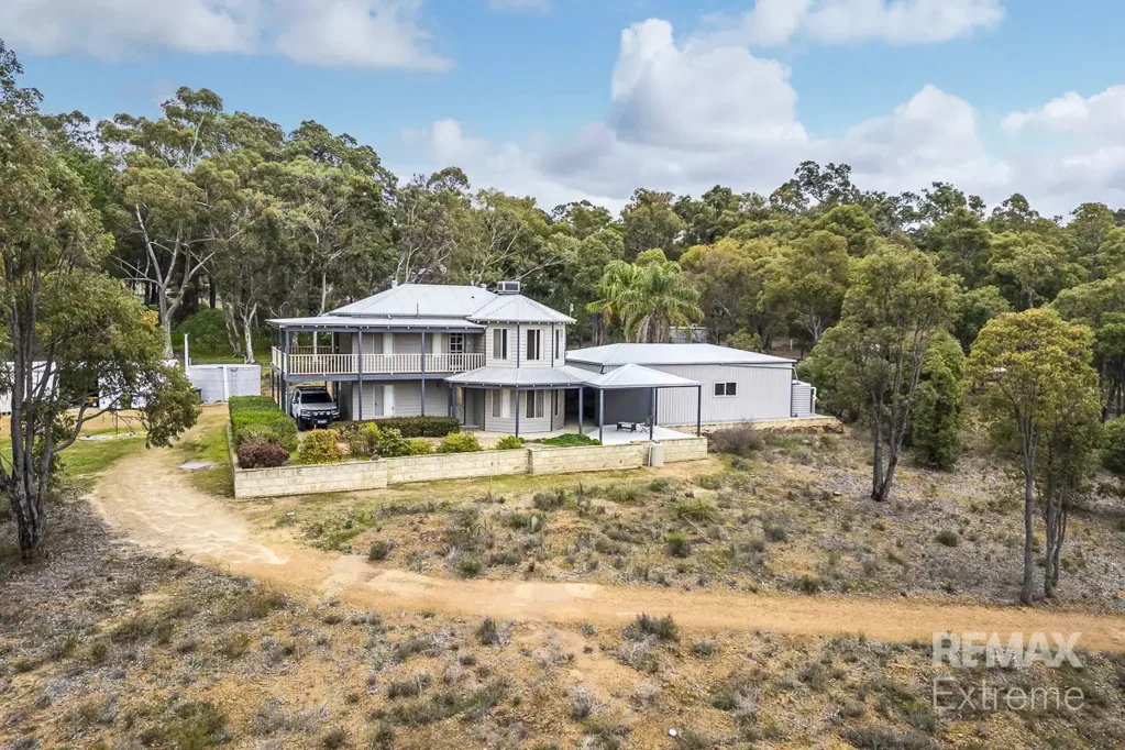 Martin 4ਬੈੱਡਰੂਮ An Idyllic 12.42 Acre Lifestyle only 40 minutes from Perth CBD.....