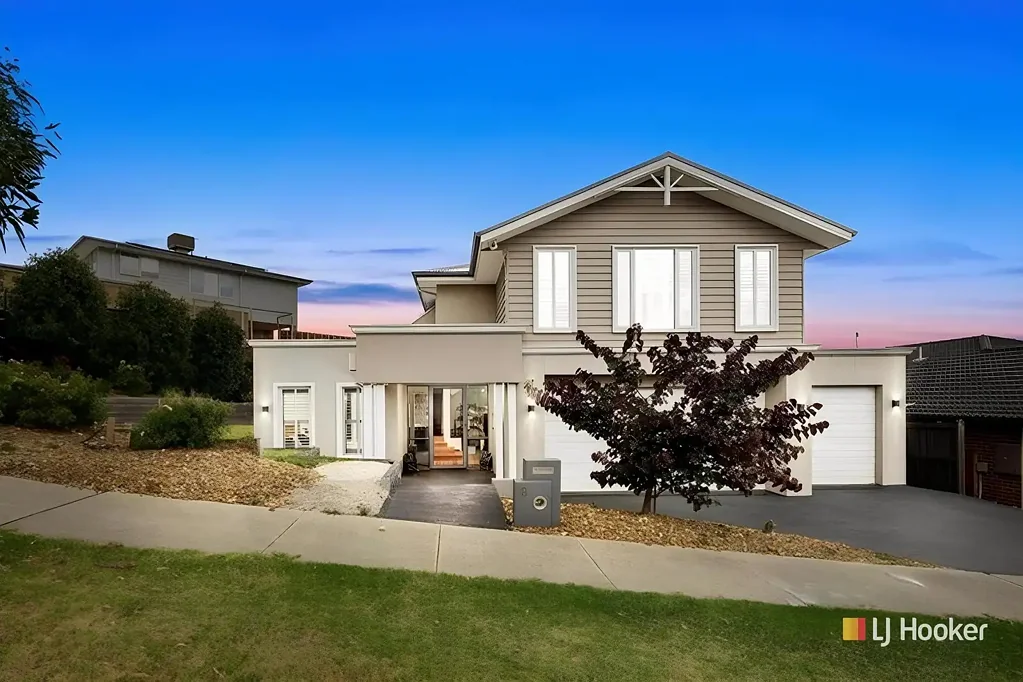 Officer 5 Bedroom Architectural Luxury with Hamptons Charm in Officer�s Prestigious Grandvue Estat