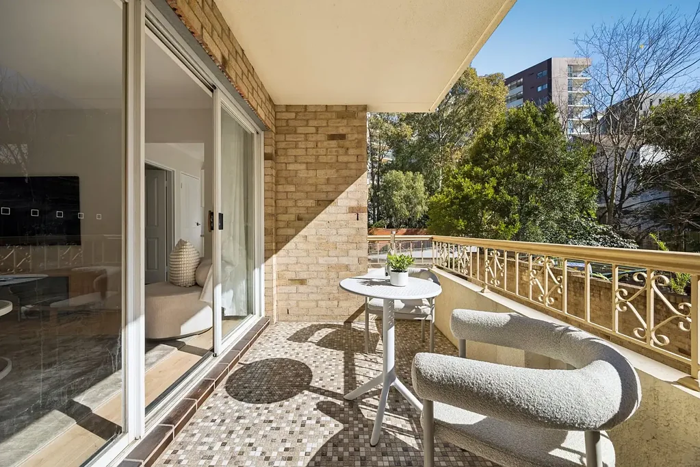 Hurstville 2房 位于 Hurstville 中心的舒适、易打理生活 COMFORTABLE, LOW-MAINTENANCE LIVING IN THE HEART OF HURSTVILLE