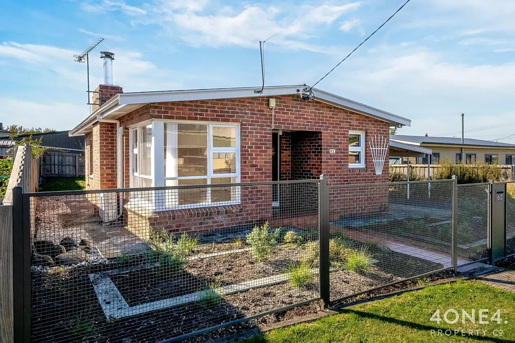 Glenorchy 2 Bedroom Charming Glenorchy Starter Home Awaits