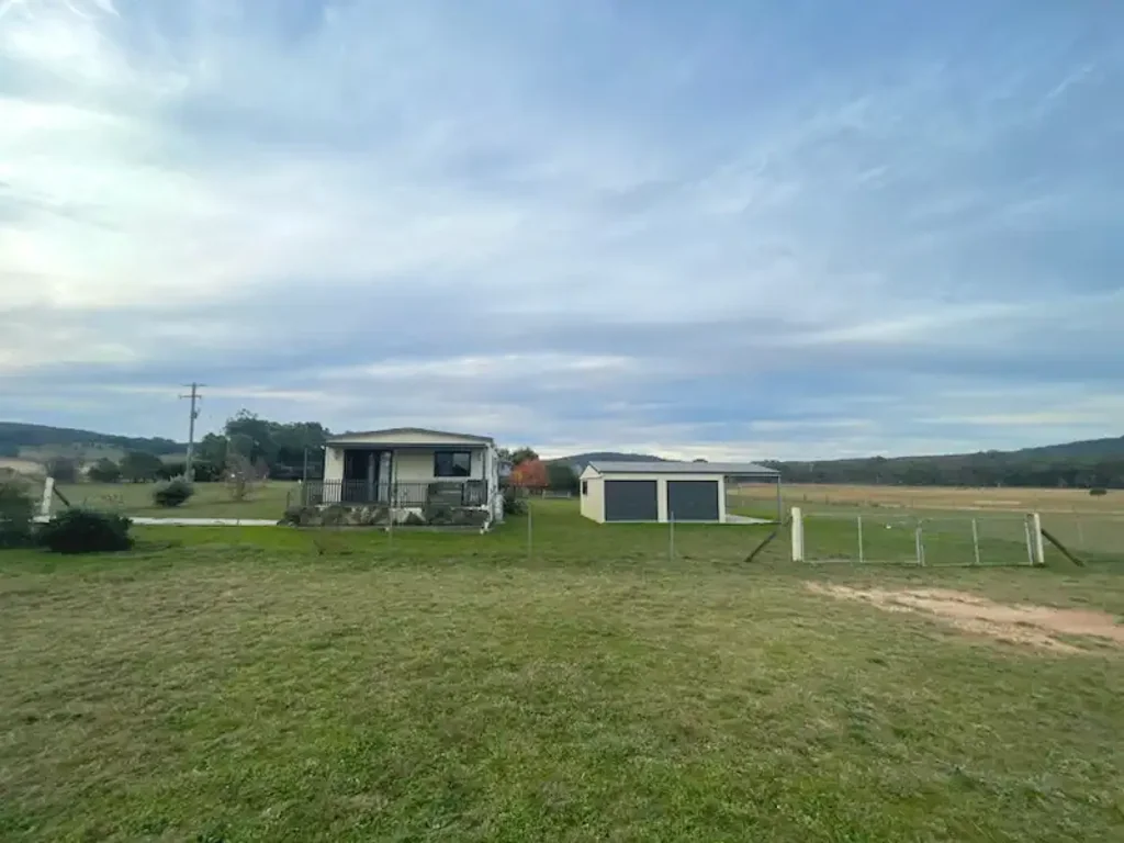 FULLY FURNISHED 2 BEDROOM CABIN WITH LARGE LOCKUP SHED