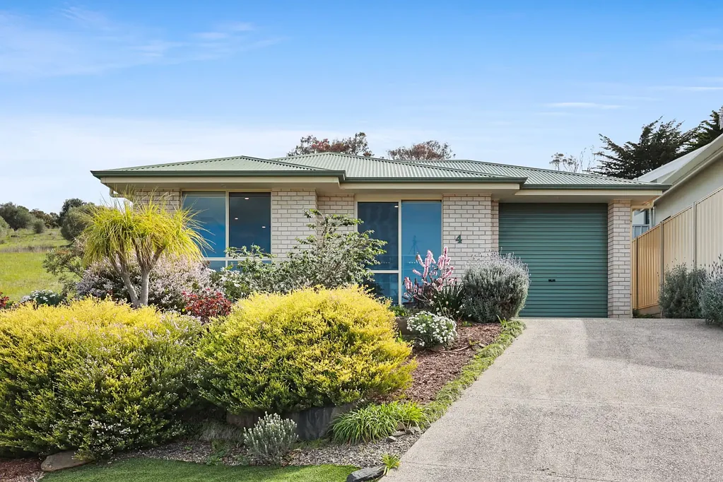 Victor Harbor 3 Bedroom Low-Maintenance Lifestyle with Space and Flexibility