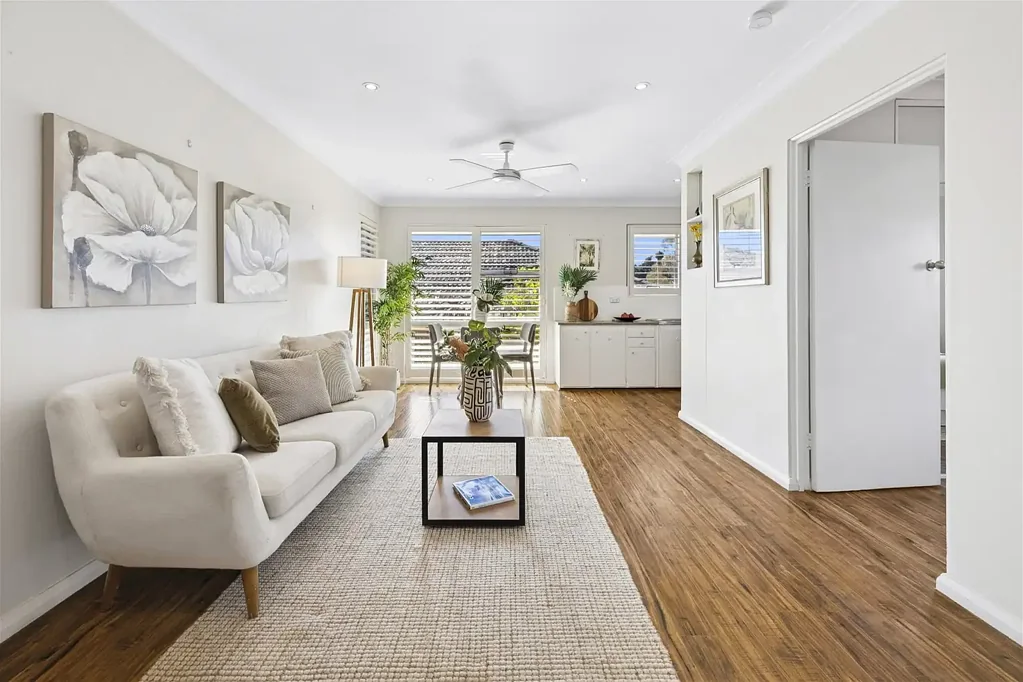 Cosy 1 bedder in small block, level walk to Beach & Manly