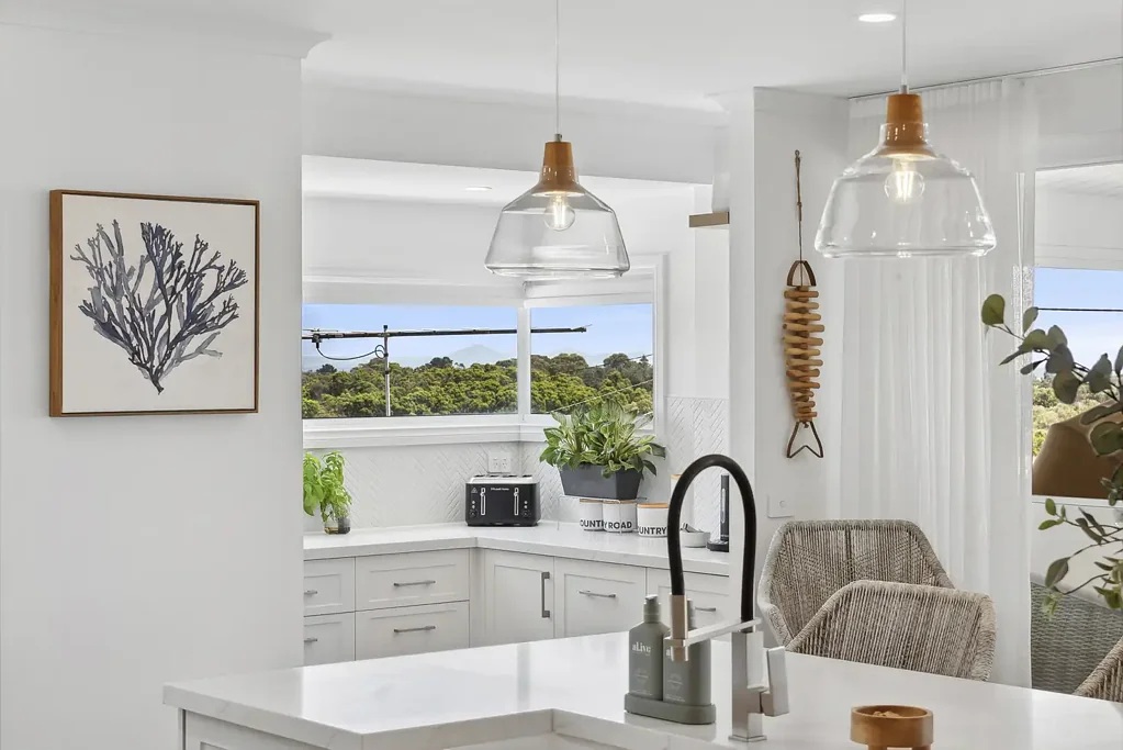 Portarlington 5房  Experience True Coastal Luxury – A Home You Must See to Believe