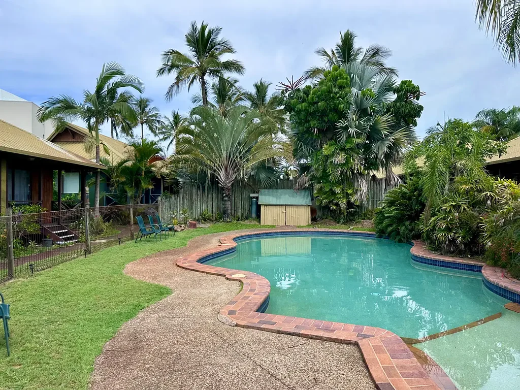 East Mackay 1 Bedroom CHARMING COASTAL OASIS