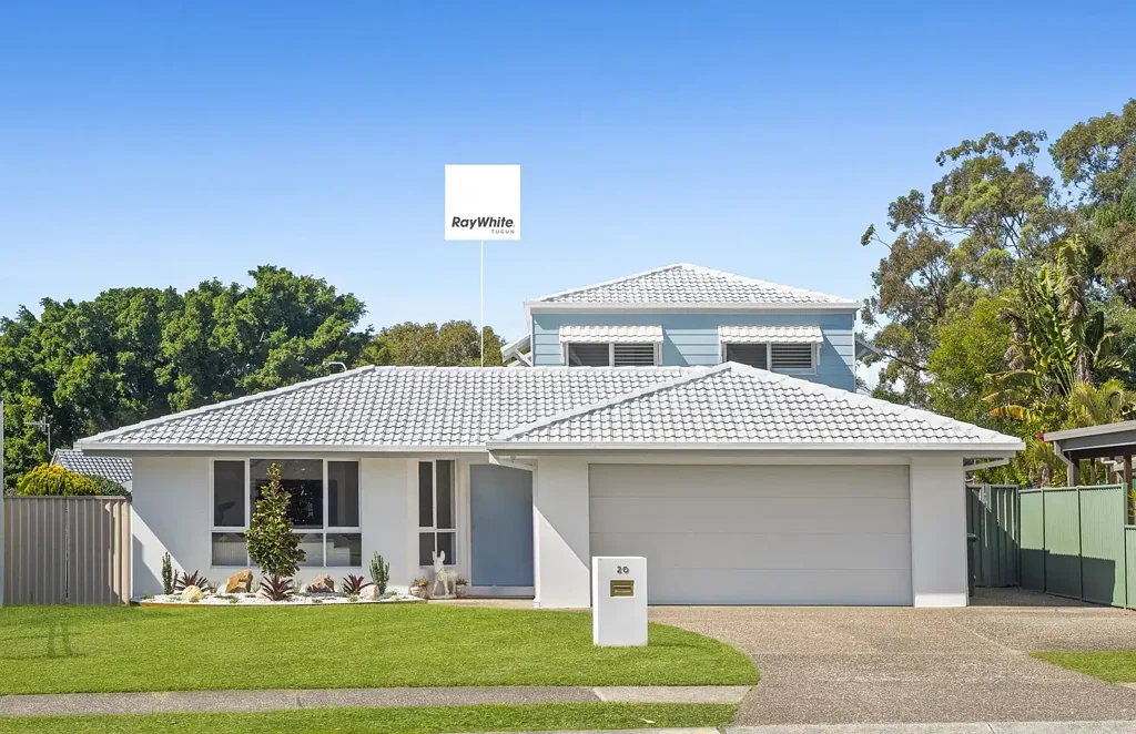 Currumbin Waters 4 Bedroom As Good as NEW & Ready For YOU!