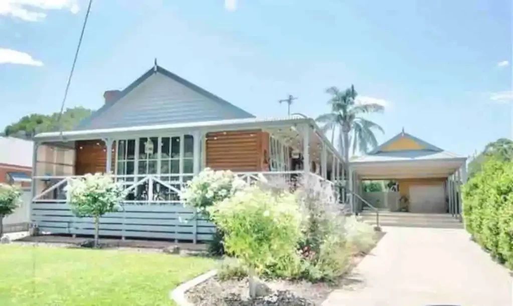 Barooga 4 Bedroom Overlooking the Beautiful Bullanginya Creek and Bushland