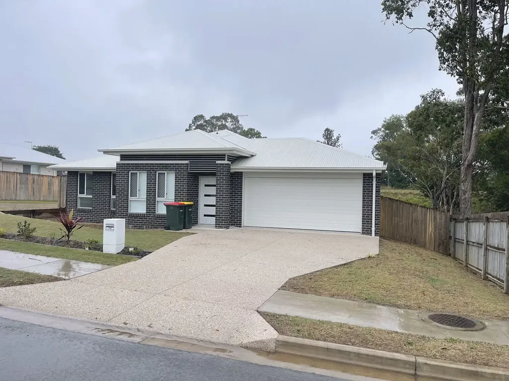 EXCEPTIONAL BRAND NEW BUILD- 4 BEDROOMS 4 BATHROOMS