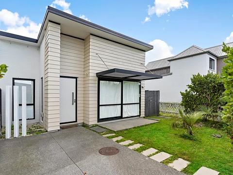 Hobsonville 3房  Brick and Cedar Single-Level Standalone Beauty