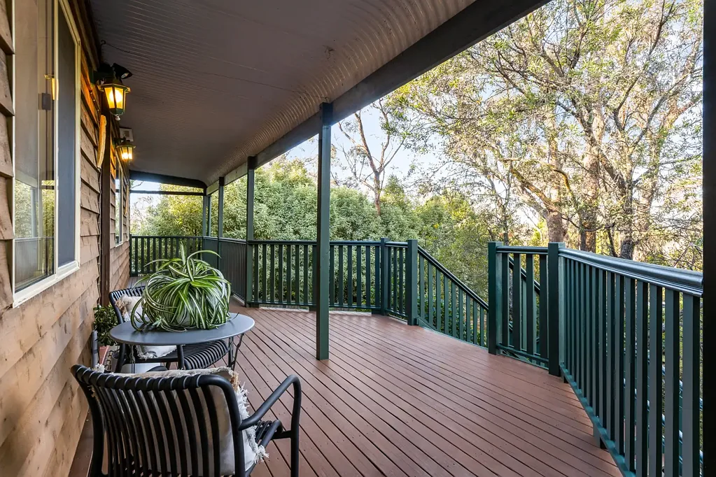 Wentworth Falls 4房 高架家庭住宅，提供多功能空间和私密性 ELEVATED FAMILY HOME OFFERING VERSATILE SPACE AND PRIVACY