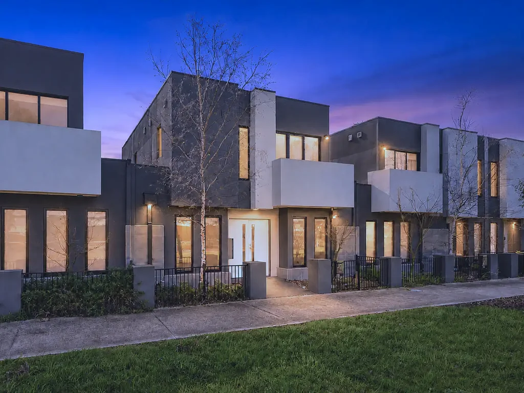Pakenham 3房 Pakenham 中心现代联排别墅的便利 Contemporary Townhouse Convenience in Central Pakenham