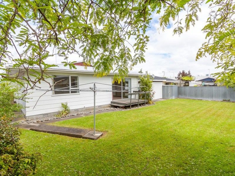 102a Fairs Road, Milson, Palmerston North, 2 rūma, 1 rūma horoi