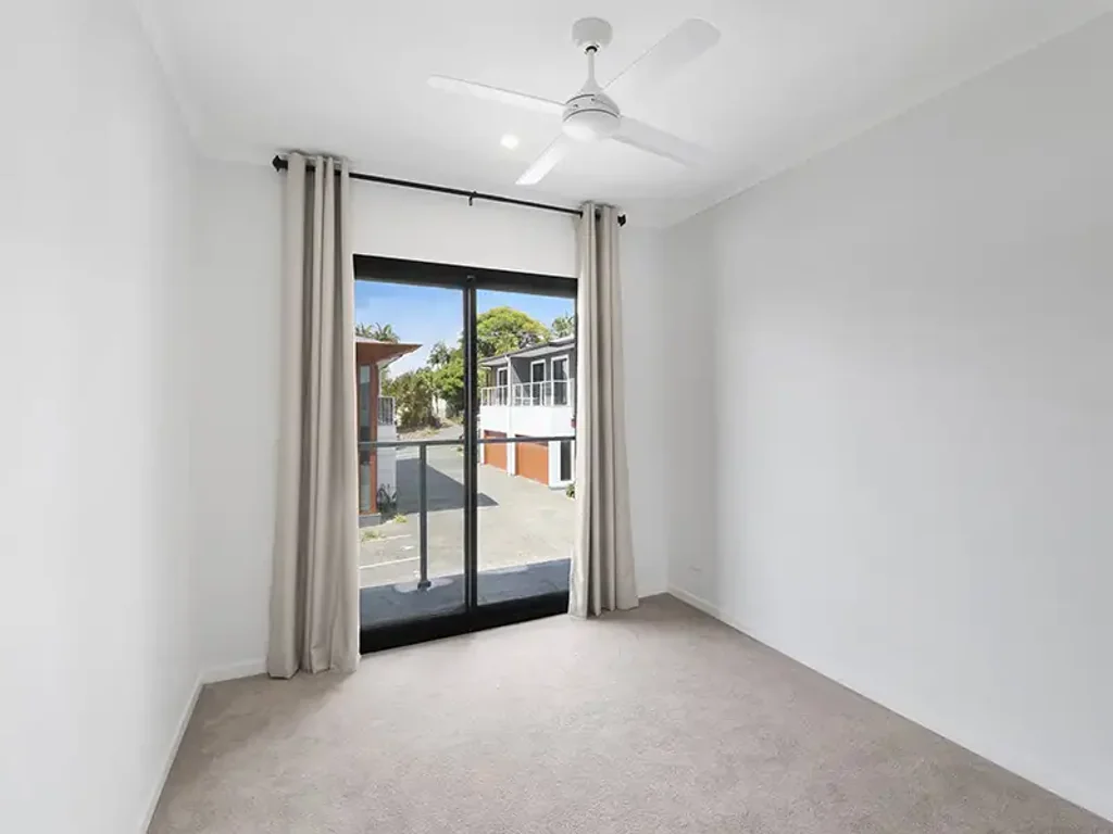 3-Bedroom Townhouse in Prime Southport Location Rental!