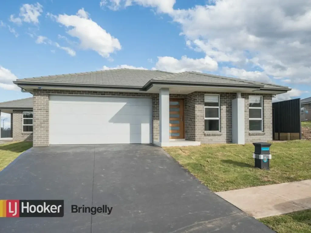 Spacious Family Home with Multiple Living Areas & Alfresco E