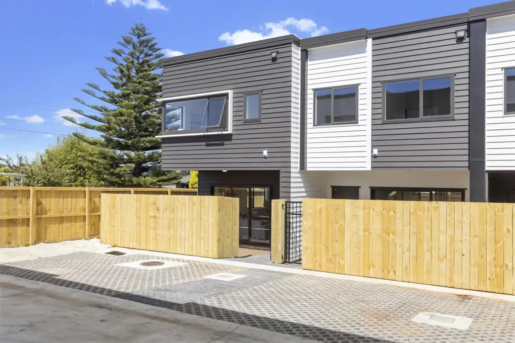 Mount Wellington 3chambre Spacious Brand New Freehold Starter Home & Views!!