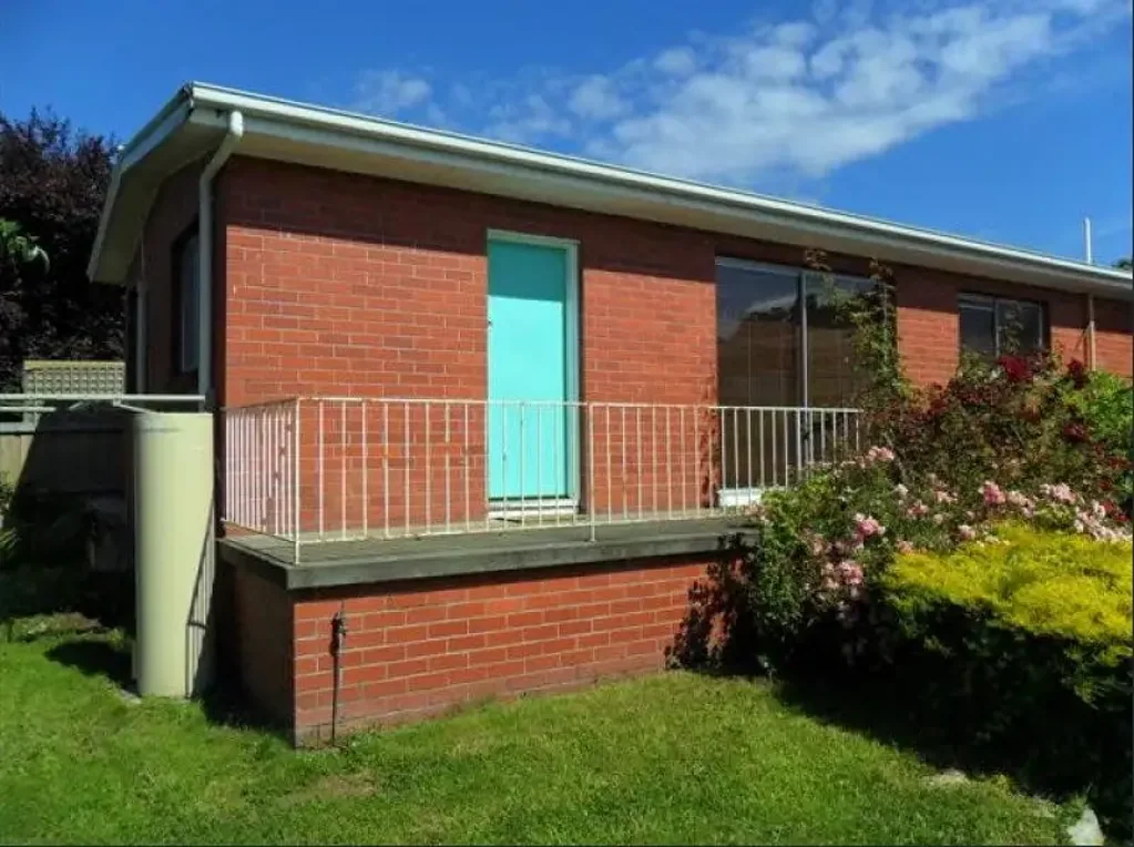 Low-Maintenance Living Just Moments from the Bellerive Waterfront