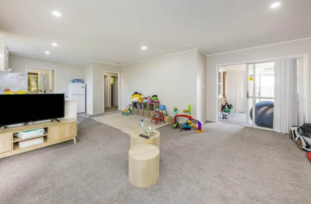 Spacious 2 Bedroom Home in Prime Location