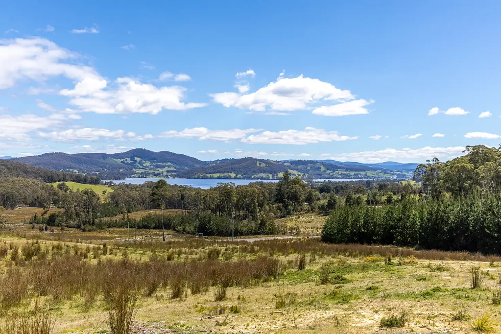 Deep Bay Spectacular Aspect