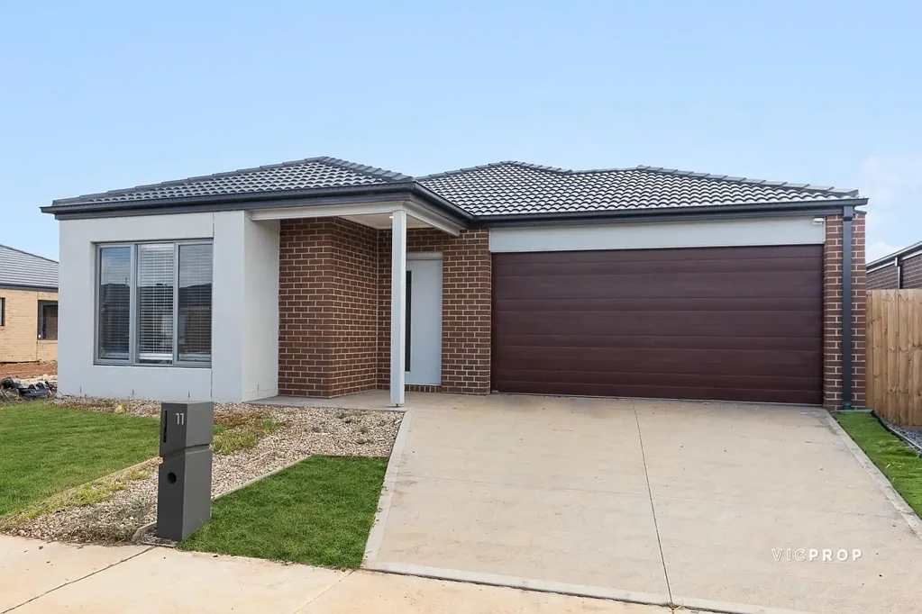Melton South 4 Bedroom Modern Family Living in a Prime Melton South Location!