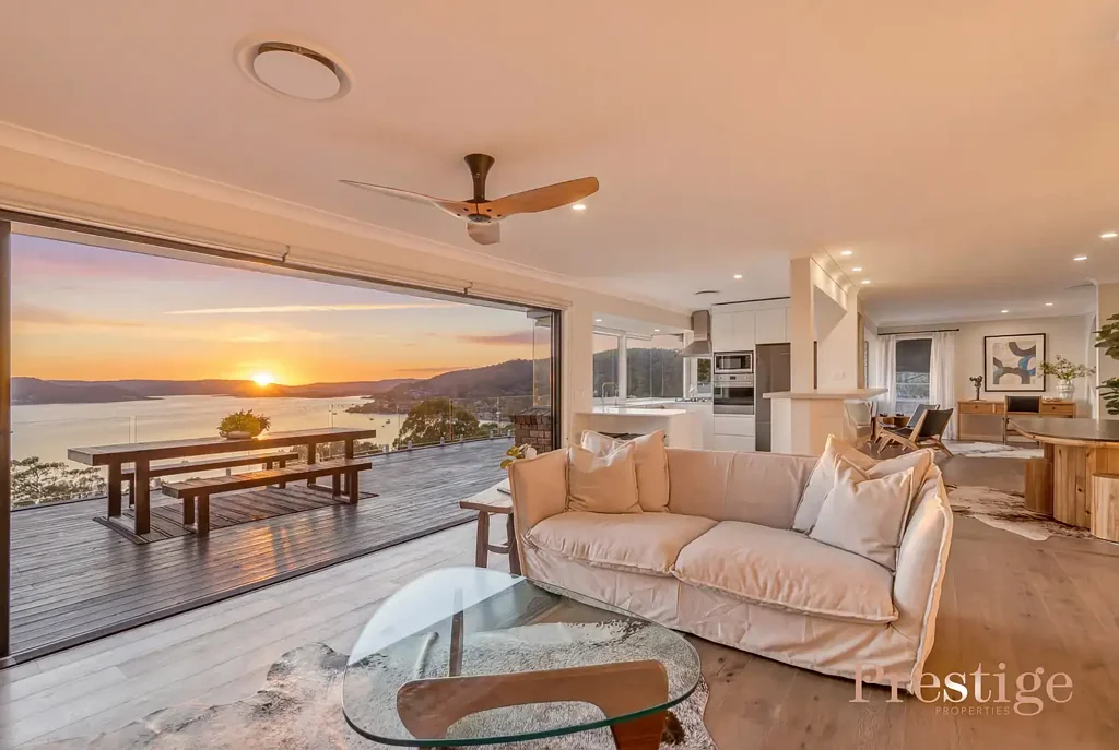 Tascott 4ห้องนอน A Split-Level Masterpiece Embracing 180° Water Views